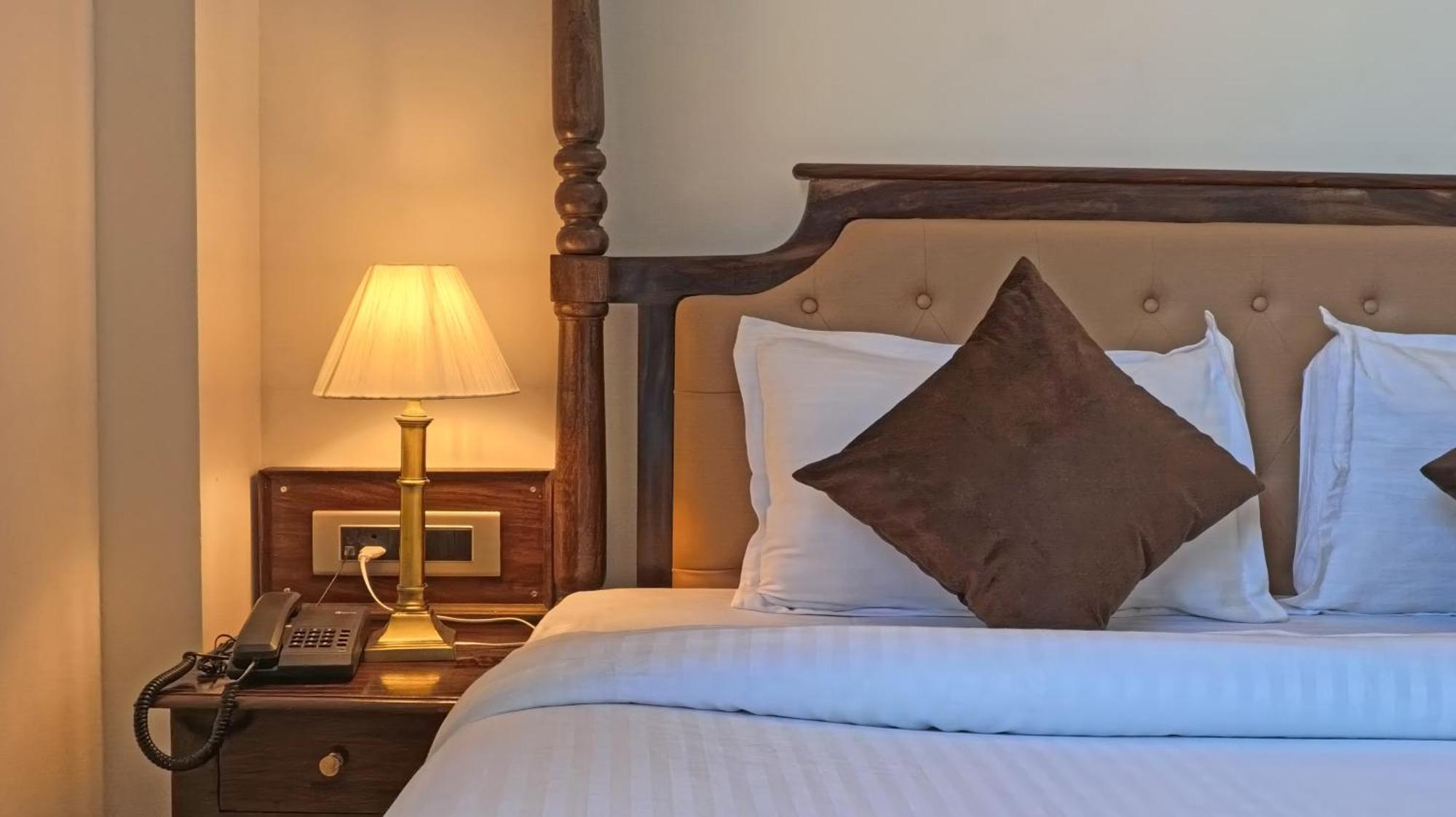 Dera Pichola- A Lake Facing Boutique Hotel 烏代浦 外观 照片