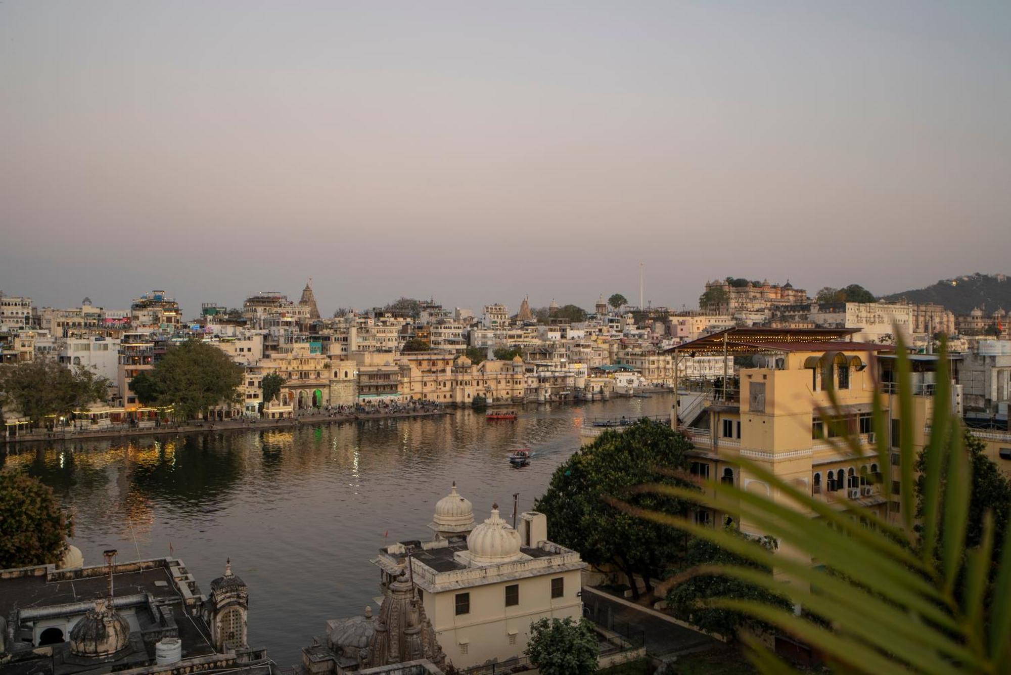 Dera Pichola- A Lake Facing Boutique Hotel 烏代浦 外观 照片