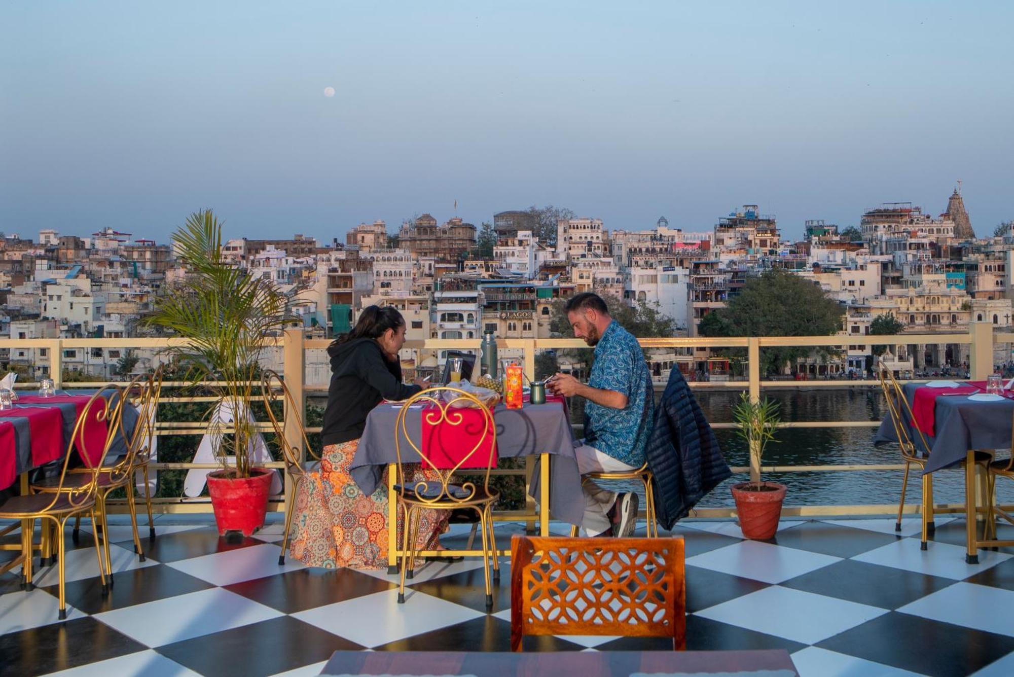Dera Pichola- A Lake Facing Boutique Hotel 烏代浦 外观 照片