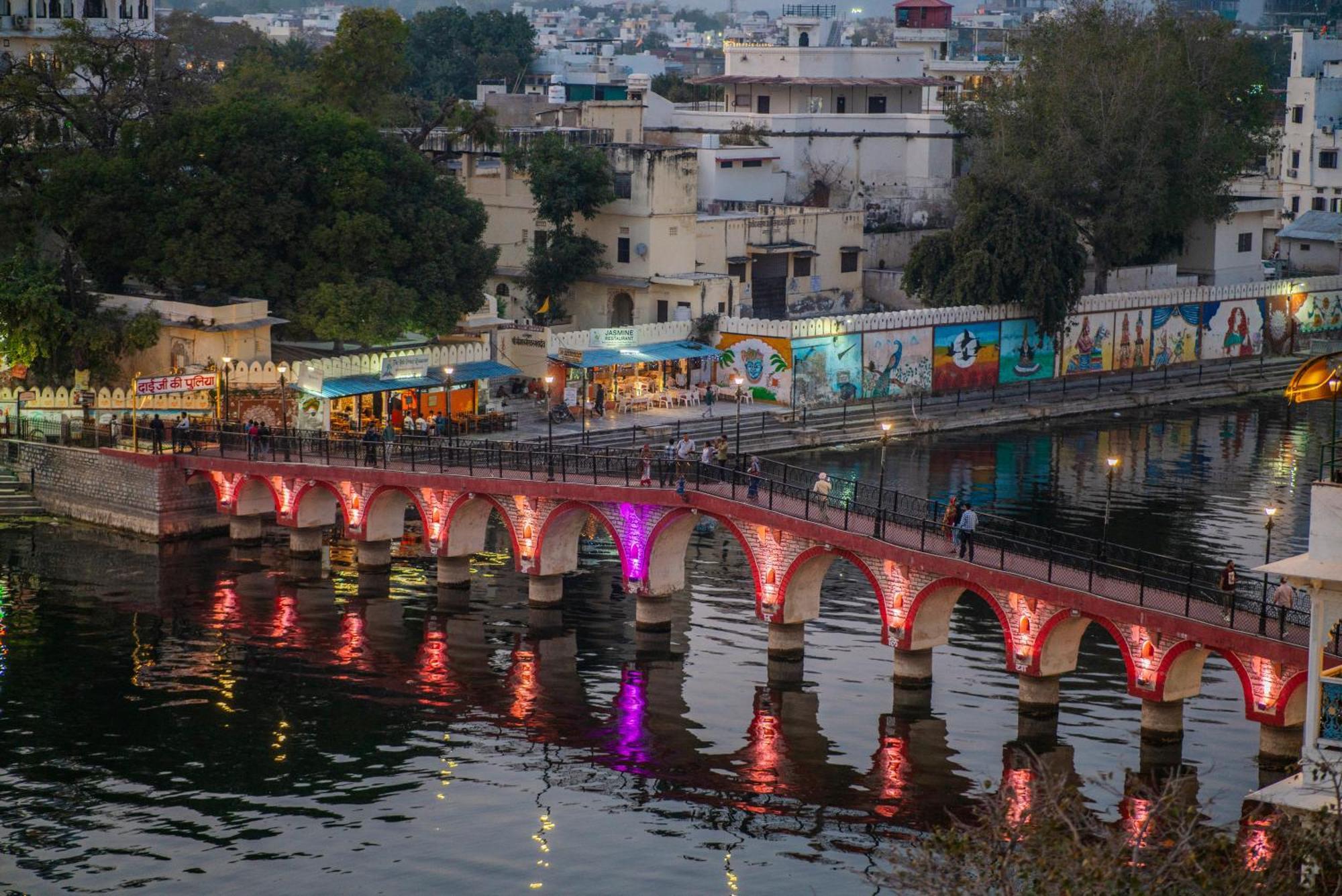 Dera Pichola- A Lake Facing Boutique Hotel 烏代浦 外观 照片