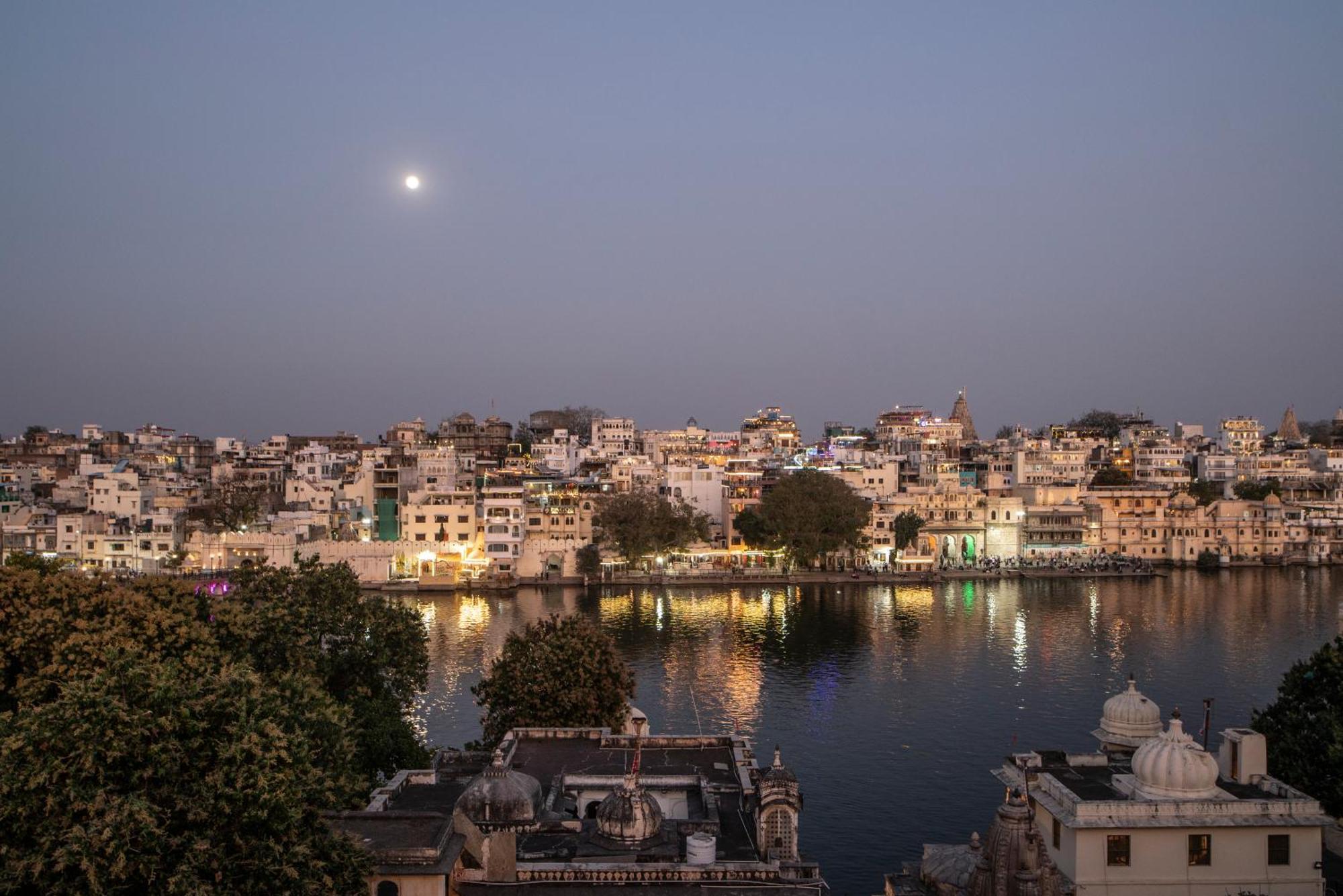 Dera Pichola- A Lake Facing Boutique Hotel 烏代浦 外观 照片