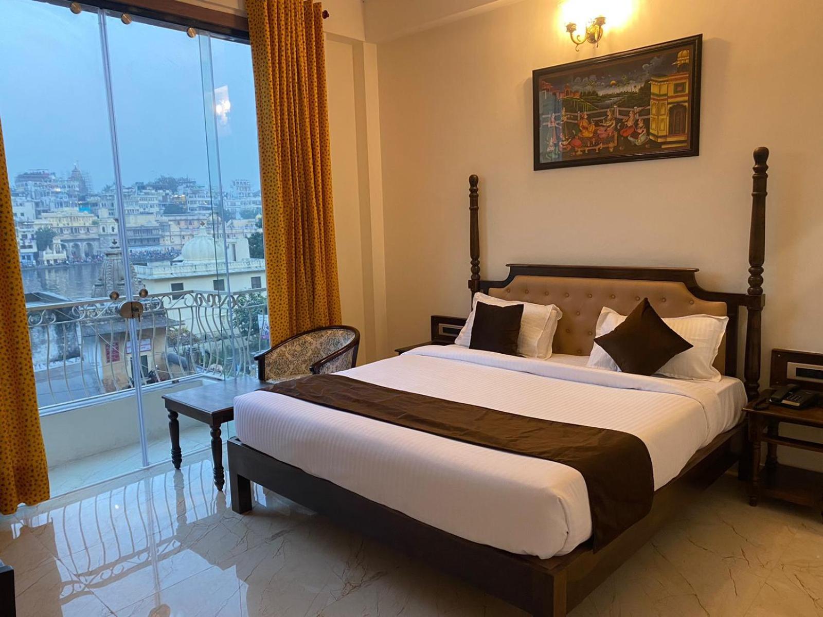 Dera Pichola- A Lake Facing Boutique Hotel 烏代浦 外观 照片