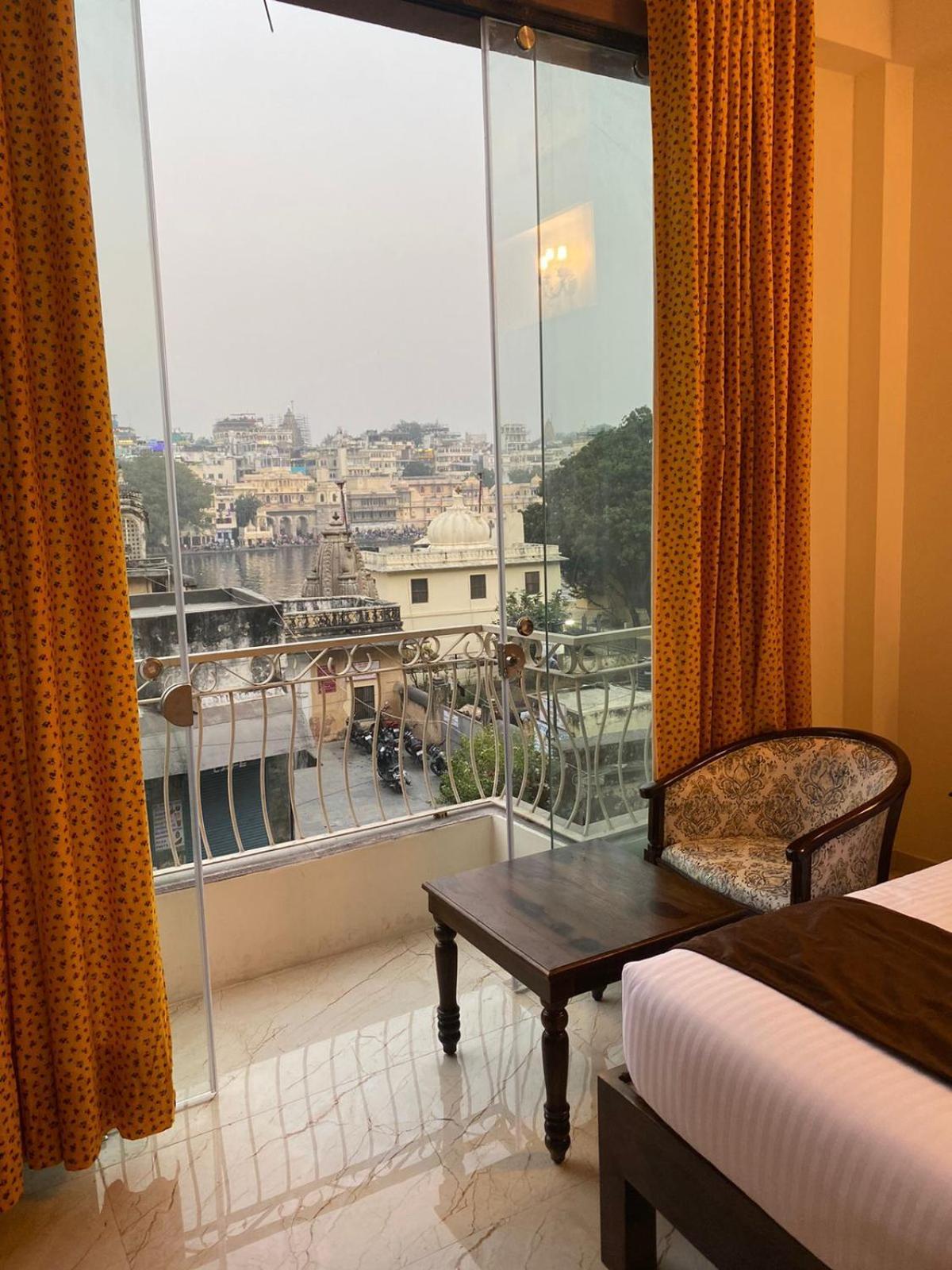 Dera Pichola- A Lake Facing Boutique Hotel 烏代浦 外观 照片